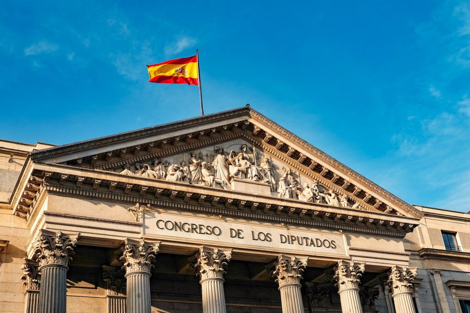 Top Scholarships In Spain For International Students 2022/2023